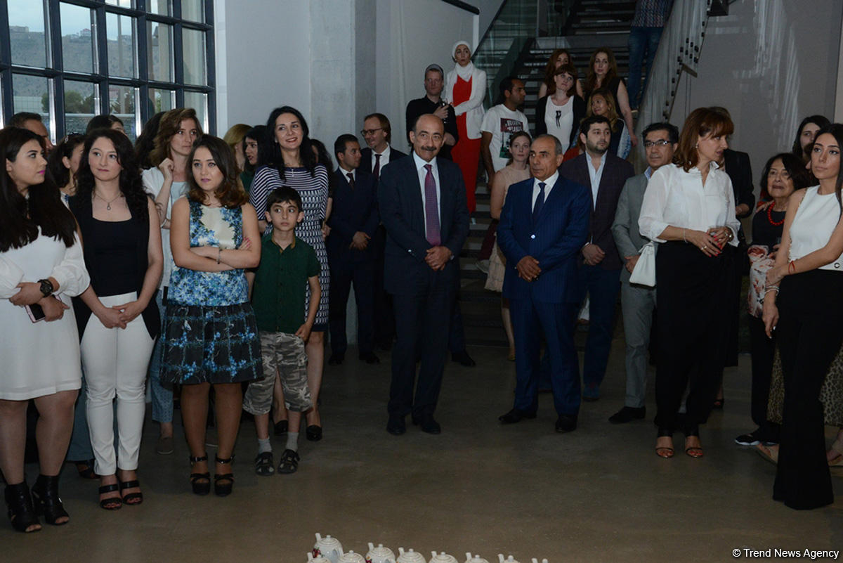 YARAT представляет две выставки - "300 слов на сопротивление" и "Мелкая ложь" (ФОТО)