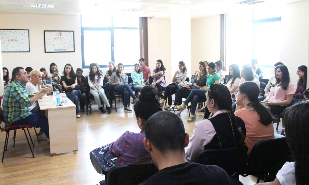 Усния Магеррамова и Мурад Ариф стали лицами  грандиозного IB Gənclər Festivalı (ФОТО)