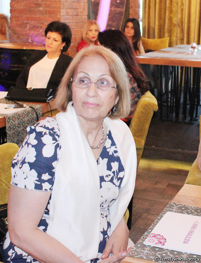 Торжественная презентация проекта Гюльнары Халиловой по пропаганде национальной одежды в Европе (ФОТО)