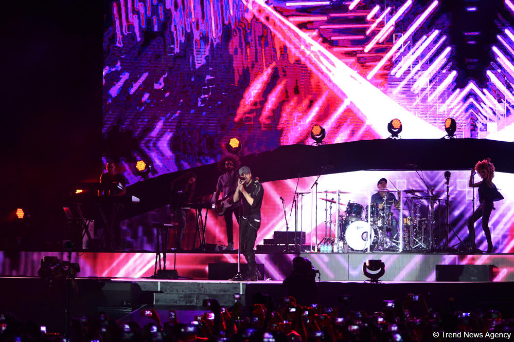 В Баку состоялся концерт Энрике Иглесиаса (ФОТО)