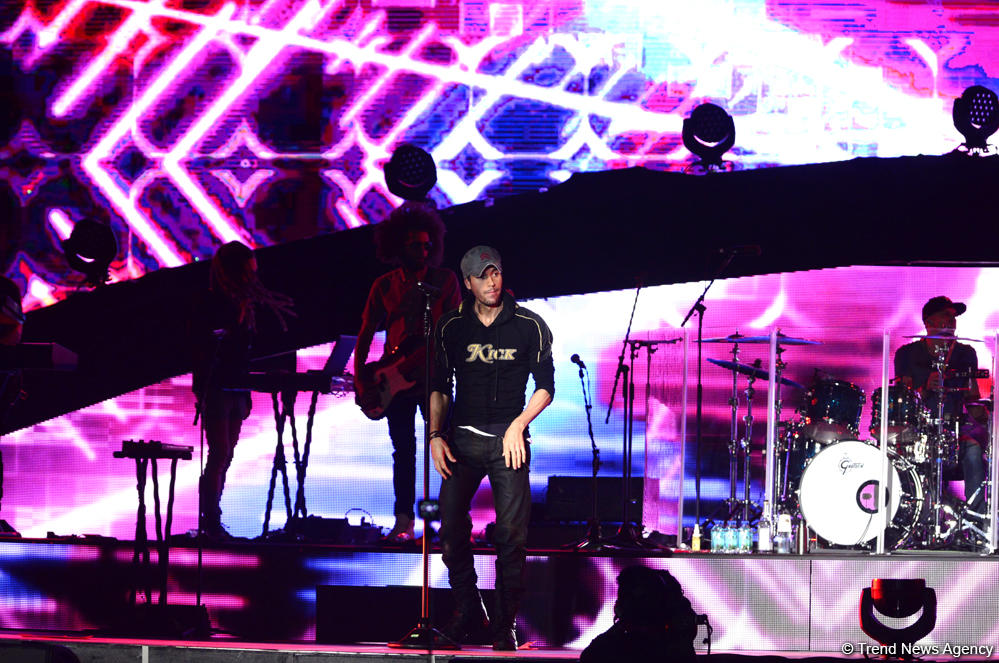 В Баку состоялся концерт Энрике Иглесиаса (ФОТО)