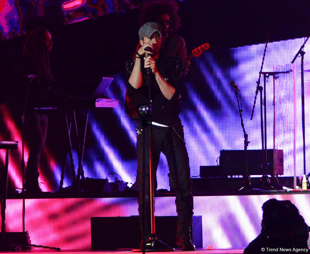 В Баку состоялся концерт Энрике Иглесиаса (ФОТО)