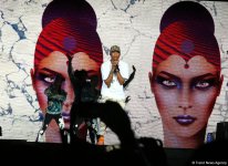 Фаррелл Уильямс совершил прогулку по Приморскому бульвару в Баку (ФОТО)