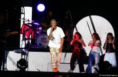 Фаррелл Уильямс совершил прогулку по Приморскому бульвару в Баку (ФОТО)