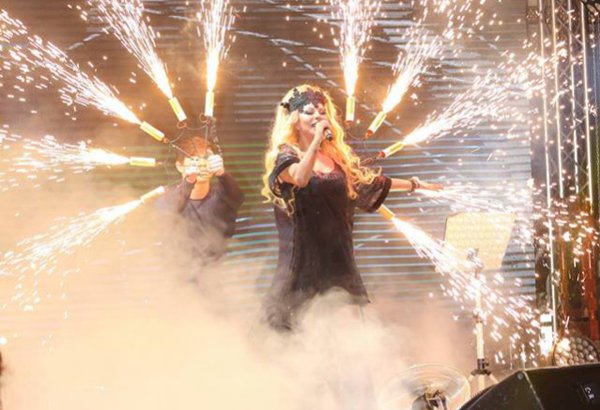 Айгюн Кязымова открыла летний сезон феерическим шоу (ФОТО)