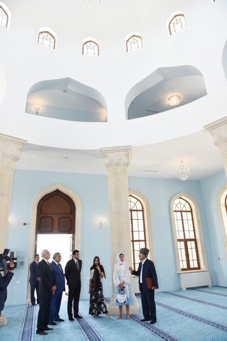 Первая леди Азербайджана Мехрибан Алиева ознакомилась с Зиринской Джума-мечетью, построенной фондом Айдына Гурбанова (ФОТО)