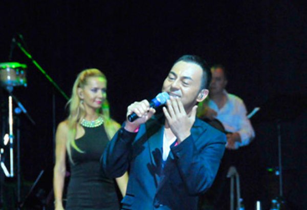 Сердар Ортадж проведет в Баку романтический вечер