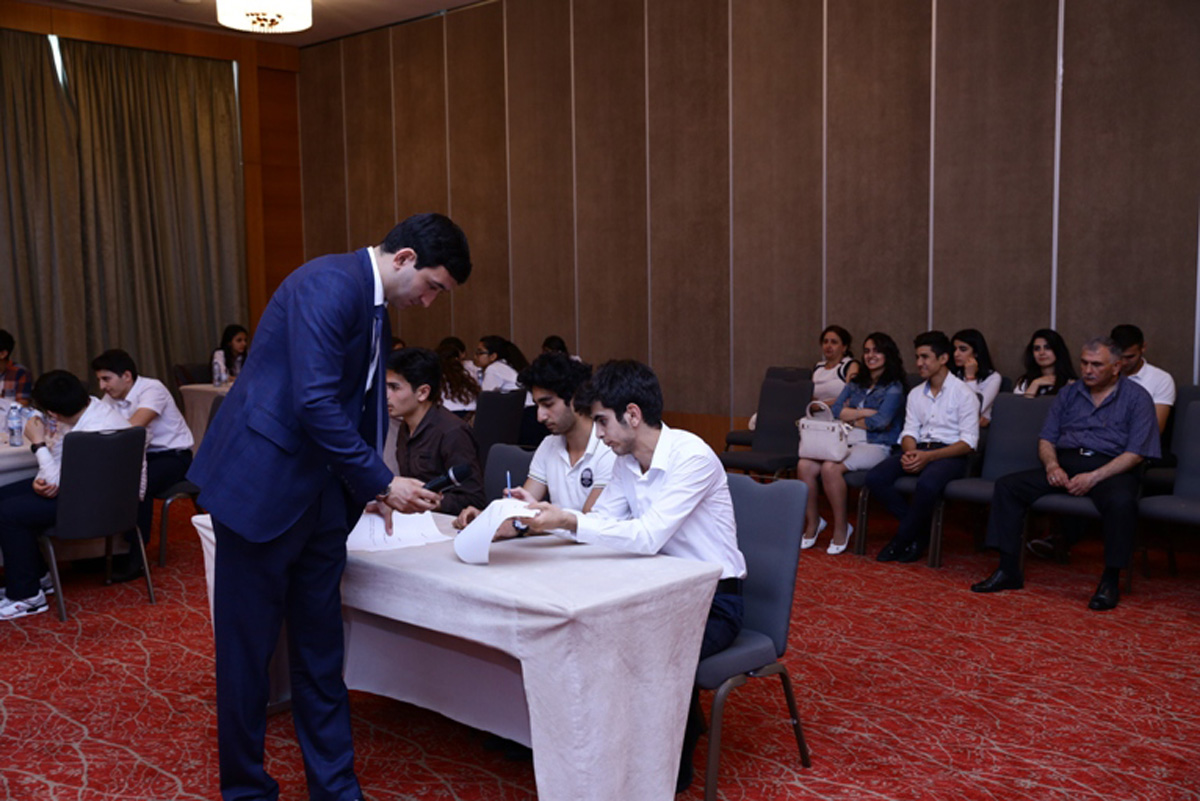 В Азербайджане определились самые сильные юные знатоки (ФОТО)