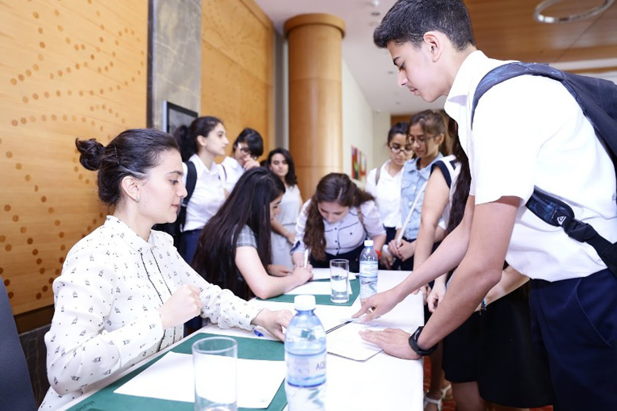 В Азербайджане определились самые сильные юные знатоки (ФОТО)