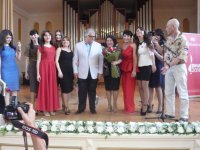 Прощание со студенческой жизнью в Баку - цветы, музыка, подарки (ФОТО)