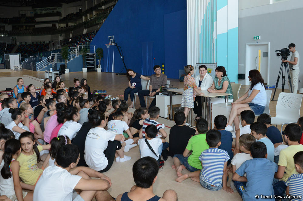 В Баку прошла встреча юных гимнастов с олимпийскими чемпионками (ФОТО)