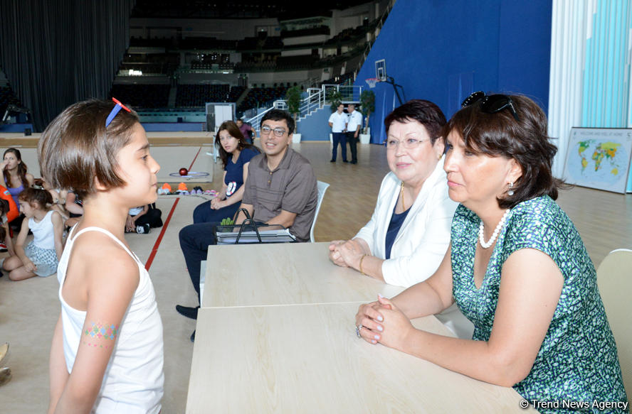 В Баку прошла встреча юных гимнастов с олимпийскими чемпионками (ФОТО)