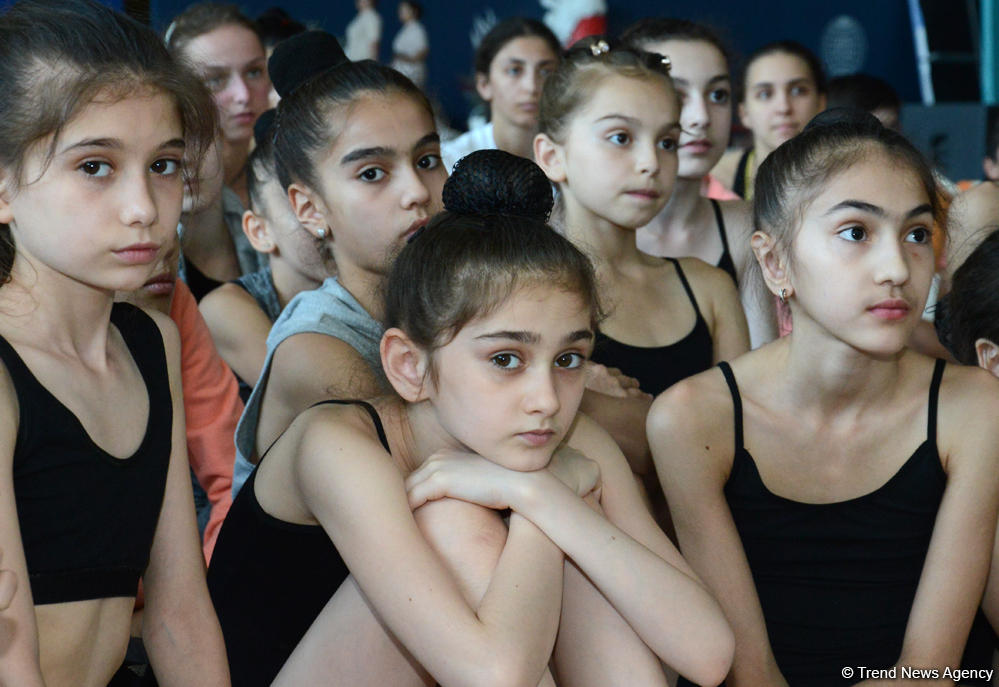 В Баку прошла встреча юных гимнастов с олимпийскими чемпионками (ФОТО)