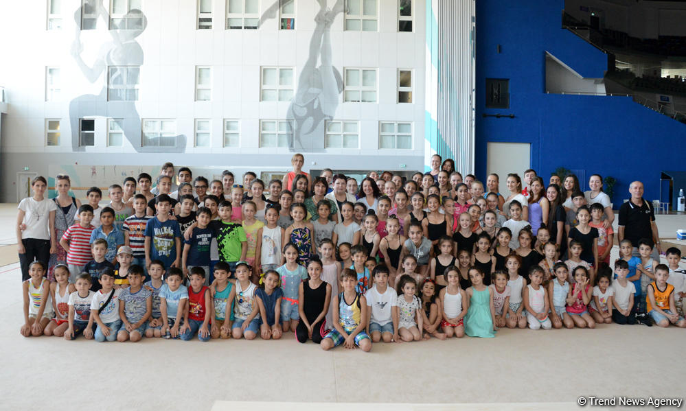 В Баку прошла встреча юных гимнастов с олимпийскими чемпионками (ФОТО)