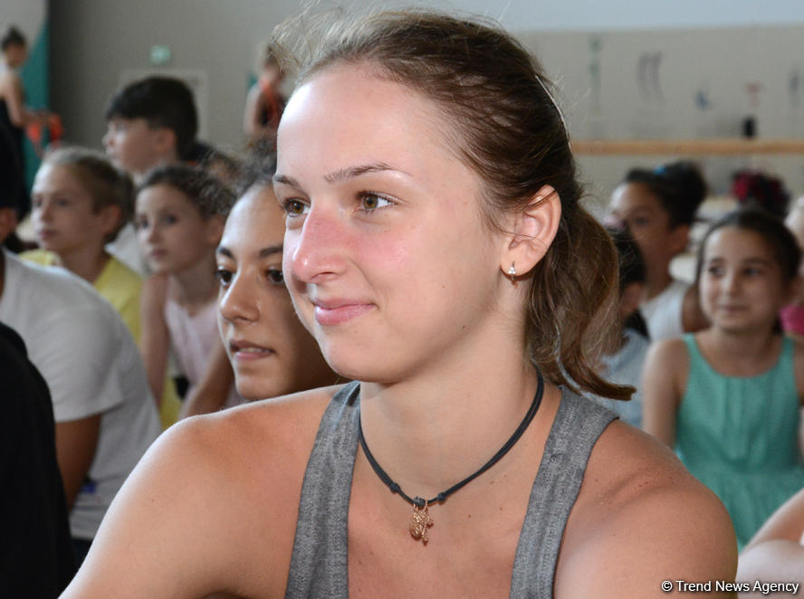 В Баку прошла встреча юных гимнастов с олимпийскими чемпионками (ФОТО)