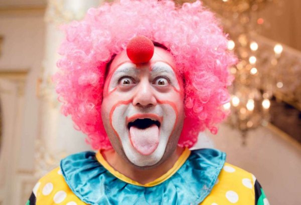 Невесты по WhatsApp для азербайджанского актера, или Ночные съемки (ФОТО)