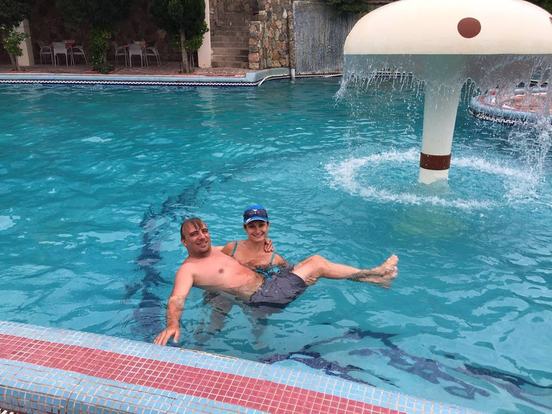 Звезда сериала "Физрук" отдыхает с семьей в Азербайджане (ФОТО)