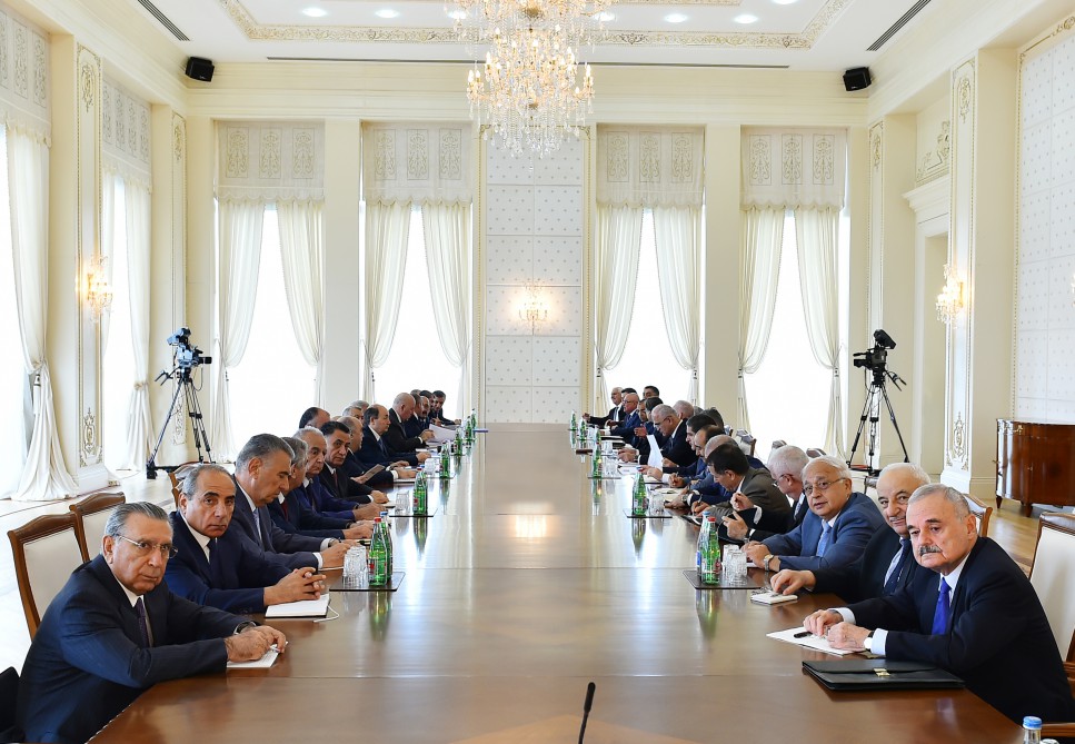 Под председательством Президента Азербайджана прошло заседание Кабмина по итогам социально-экономического развития в I полугодии (ФОТО)