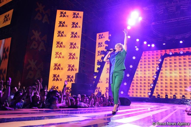 Российские СМИ высоко оценили Международный фестиваль "Жара" в Баку (ФОТО)