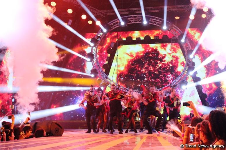 Российские СМИ высоко оценили Международный фестиваль "Жара" в Баку (ФОТО)