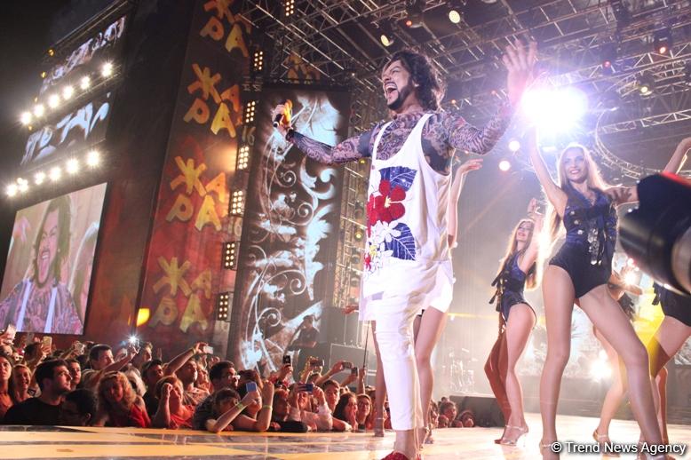 Российские СМИ высоко оценили Международный фестиваль "Жара" в Баку (ФОТО)