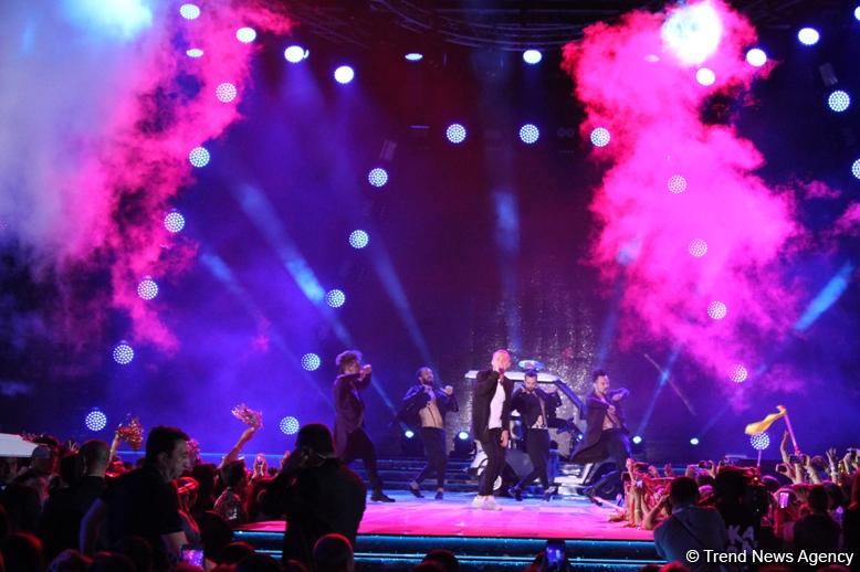Российские СМИ высоко оценили Международный фестиваль "Жара" в Баку (ФОТО)
