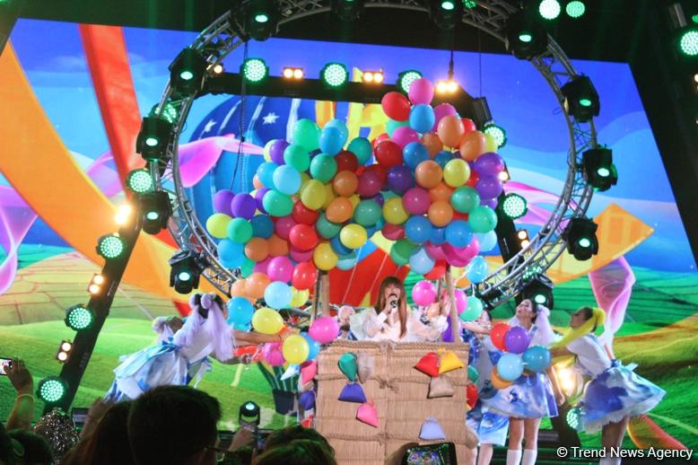 Российские СМИ высоко оценили Международный фестиваль "Жара" в Баку (ФОТО)