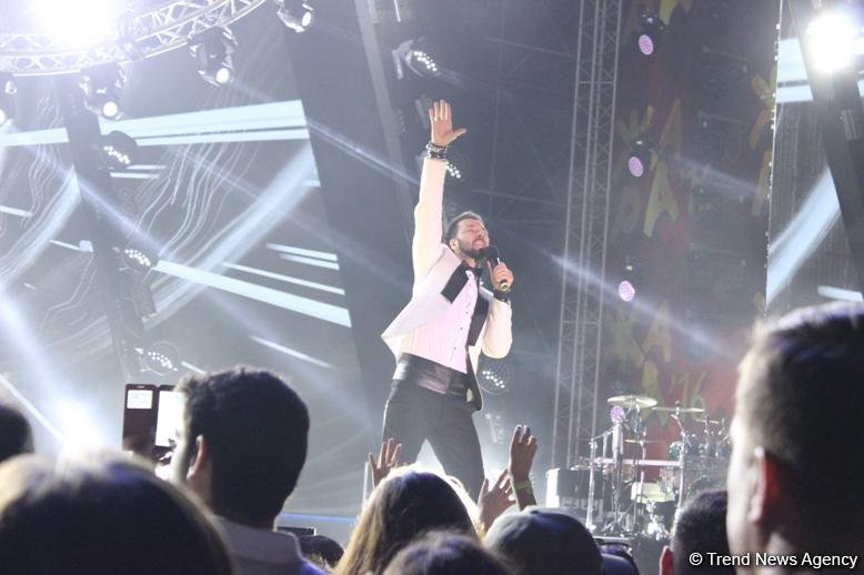 Российские СМИ высоко оценили Международный фестиваль "Жара" в Баку (ФОТО)
