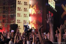 Грандиозный фестиваль "Жара" в Баку завершился композицией Магомаева и праздничным салютом (ФОТО)