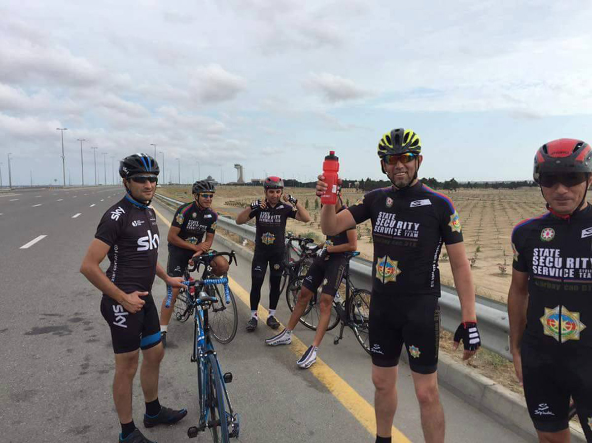 Азербайджанский певец занялся профессиональным велоспортом (ФОТО)