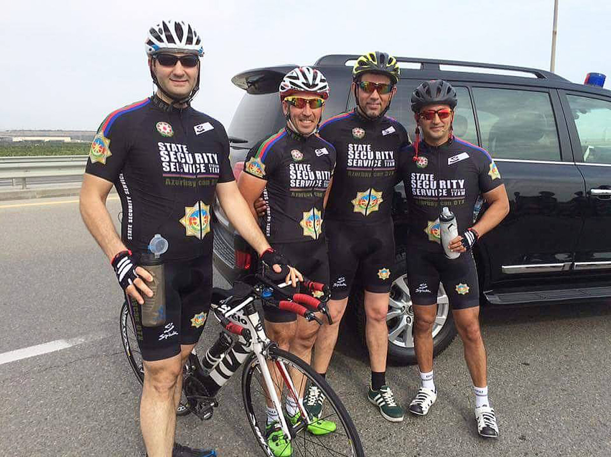 Азербайджанский певец занялся профессиональным велоспортом (ФОТО)