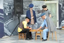 Бакинцы в "аэродромах", нарды, ретро-музыка: Возвращение в 60-70-е (ФОТО)