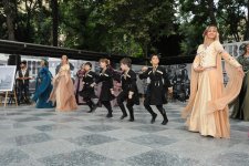 Бакинцы в "аэродромах", нарды, ретро-музыка: Возвращение в 60-70-е (ФОТО)