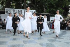 Бакинцы в "аэродромах", нарды, ретро-музыка: Возвращение в 60-70-е (ФОТО)