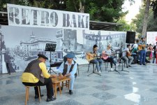 Бакинцы в "аэродромах", нарды, ретро-музыка: Возвращение в 60-70-е (ФОТО)