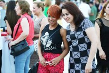 Босиком по подиуму, или Летнее дефиле в Баку (ФОТО)