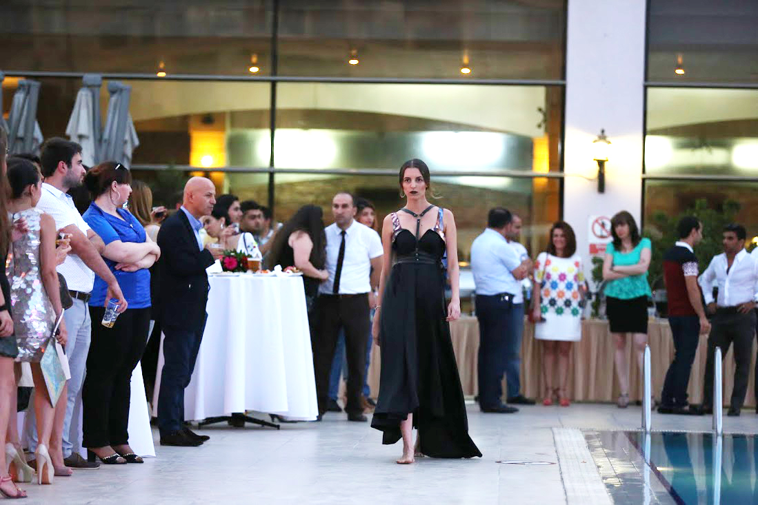 Босиком по подиуму, или Летнее дефиле в Баку (ФОТО)