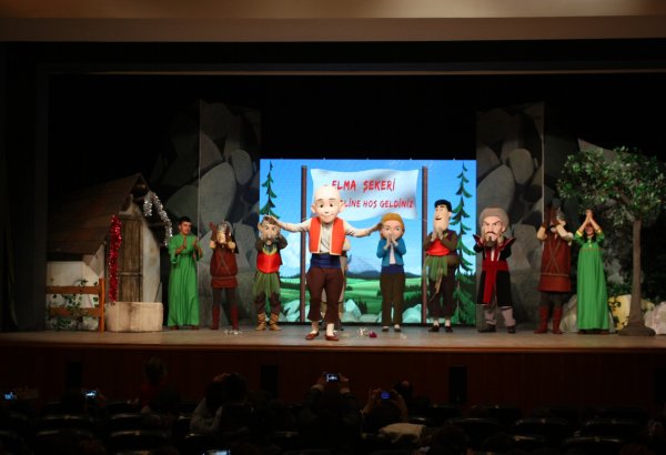 Любимые турецкие мультперсонажи Кельоглан и его друзья в Баку (ВИДЕО, ФОТО)