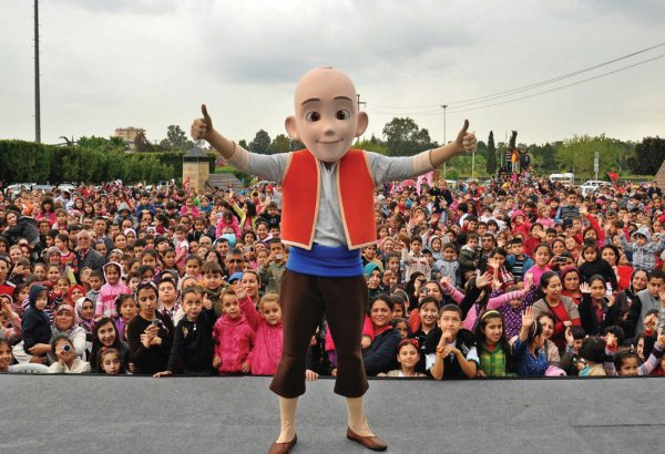 Осталось всего 4 дня…Кельоглан представит Фестиваль яблочного сока в Баку   (ВИДЕО)