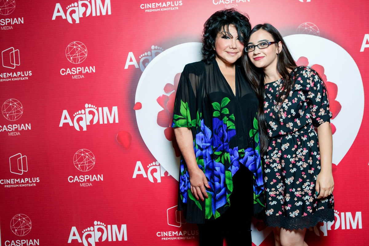 Необычный юбилей легендарной Флоры Керимовой - красная дорожка, овации молодежи (ФОТО)