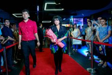 Необычный юбилей легендарной Флоры Керимовой - красная дорожка, овации молодежи (ФОТО)