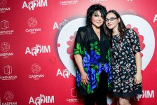 Необычный юбилей легендарной Флоры Керимовой - красная дорожка, овации молодежи (ФОТО)