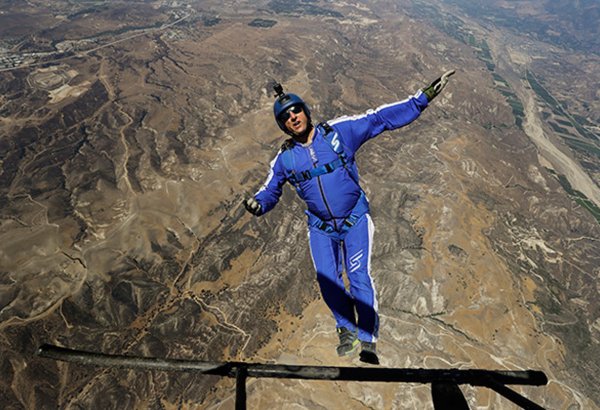 Самые безумные и впечатляющие экстремальные трюки (ФОТО)