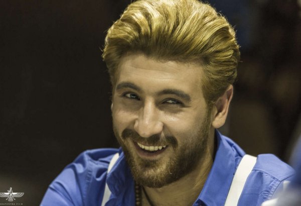 Самый экстравагантный азербайджанский актер играет француза Жана Поля (ВИДЕО, ФОТО)