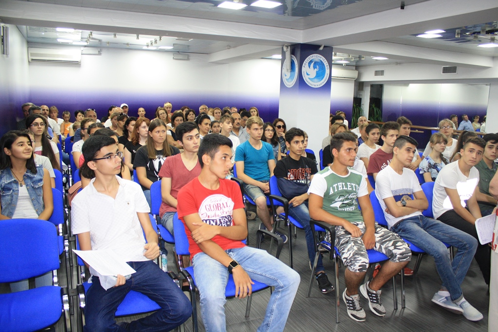 "Здравствуй, Россия!": азербайджанские школьники едут в Санкт-Петербург (ФОТО)