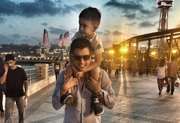 Бакинские каникулы Павла Прилучного: отдых с семьей и съемки (ФОТО)