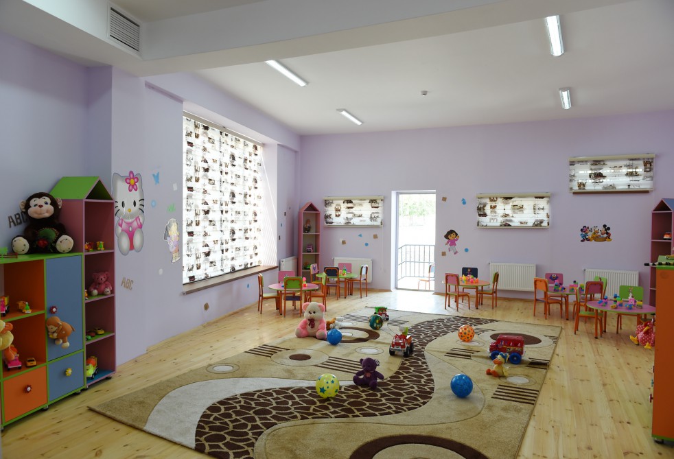 Президент Ильхам Алиев принял участие в открытии детского сада в Габале, построенного по инициативе Фонда Гейдара Алиева (ФОТО)