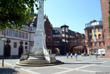 Путешествие в Европу: Молодожены Франкфурта на площади Рёмерберг (часть 2, ФОТО)