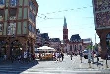 Путешествие в Европу: Молодожены Франкфурта на площади Рёмерберг (часть 2, ФОТО)
