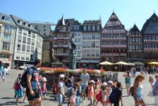 Путешествие в Европу: Молодожены Франкфурта на площади Рёмерберг (часть 2, ФОТО)